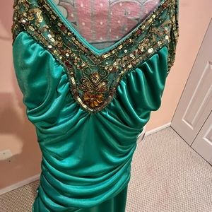 Prom dress Green ,gold detail. size 0 the adjustable strap broke I sewed it.
